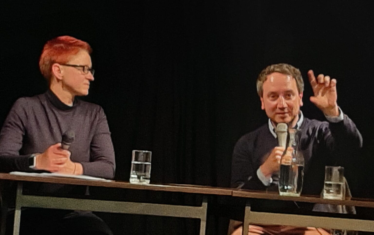 KI zwischen Fortschritt und Ausbeutung: Eva Jaritz mit Hannes A.Fellner im Gespräch