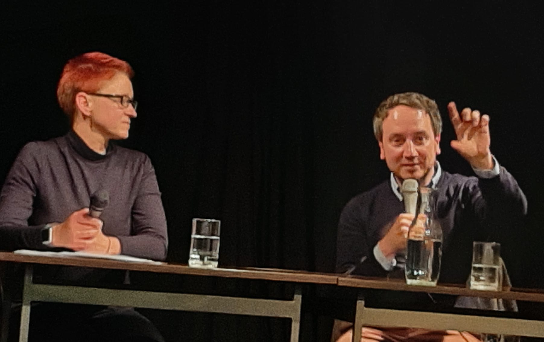 KI zwischen Fortschritt und Ausbeutung: Eva Jaritz mit Hannes A.Fellner im Gespräch